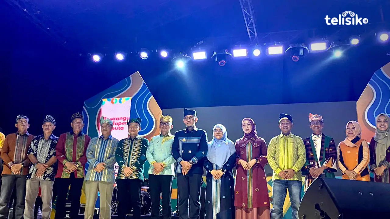 Pj Wali Kota Baubau, Muh Rasman Manafi bersama OPD, usai membuka Haroana Baubau. Foto: Elfinasari/Telisik