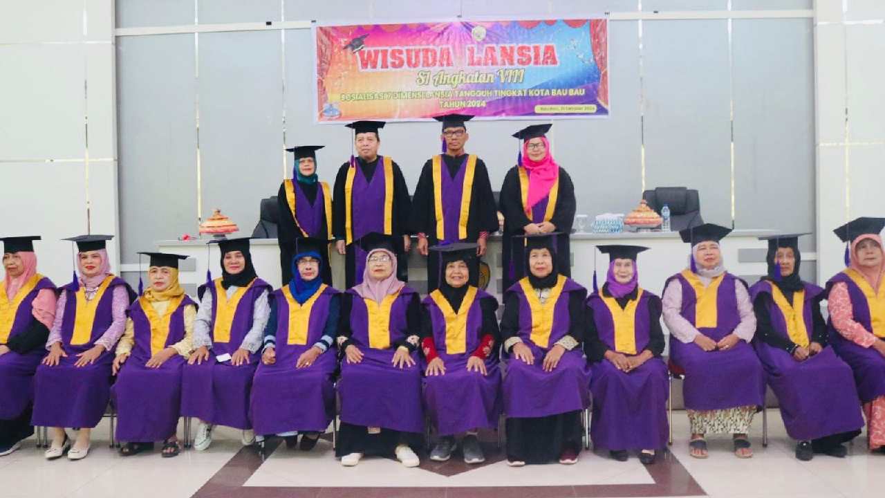 Wisuda Lansia di Aula Palagimata Baubau. Foto: Ist