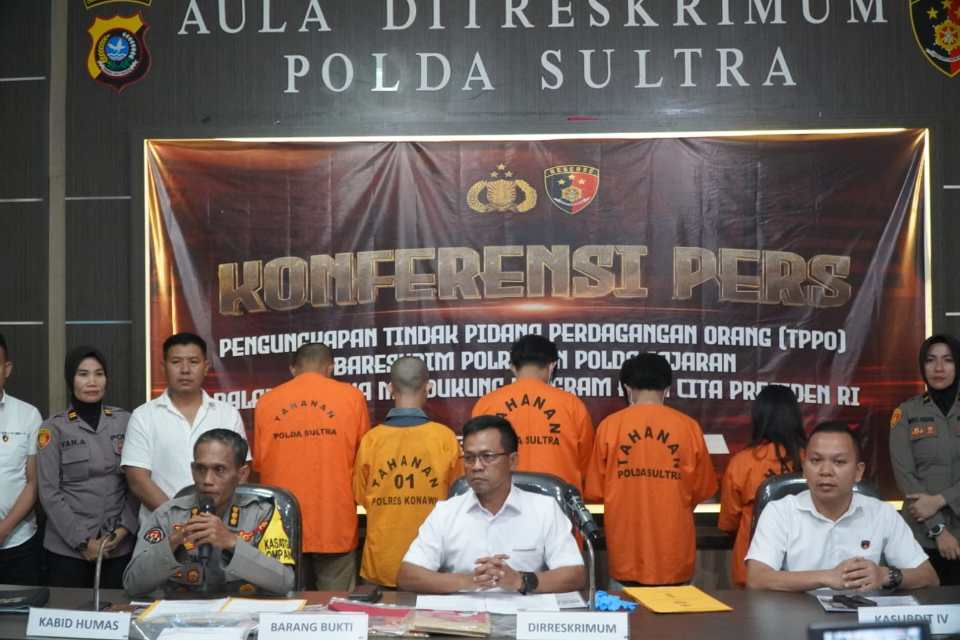 Prostitusi online dijalankan lewat aplikasi media sosial, 12 tersangka berhasil diamankan. Foto: Ist