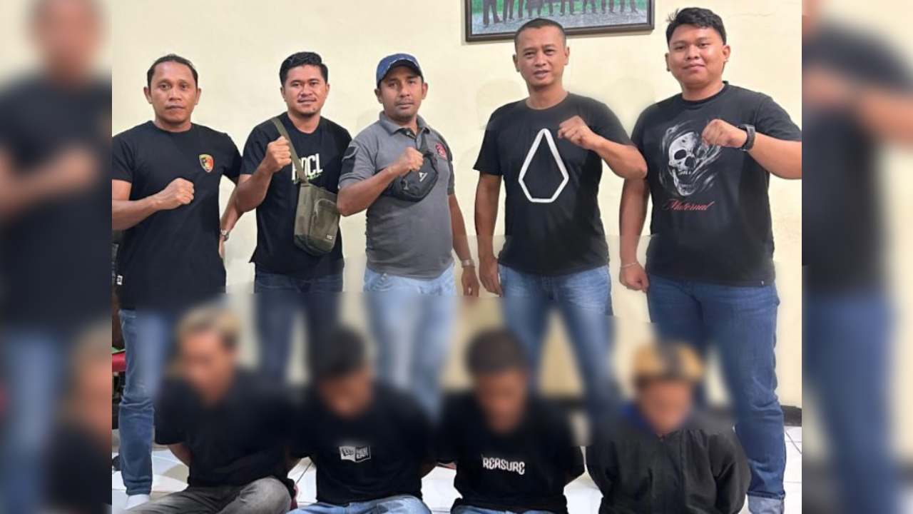 Empat terduga pelaku saat diamankan di Satreskrim Polres Baubau. Foto: Ist