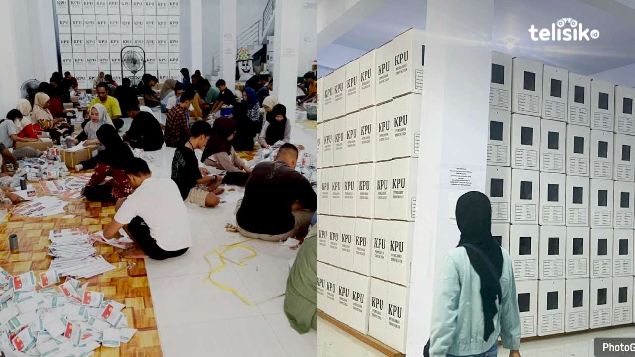 Sortir lipat surat suara di gudang logistik KPU Kota Baubau. Foto: Elfinasari/Telisik