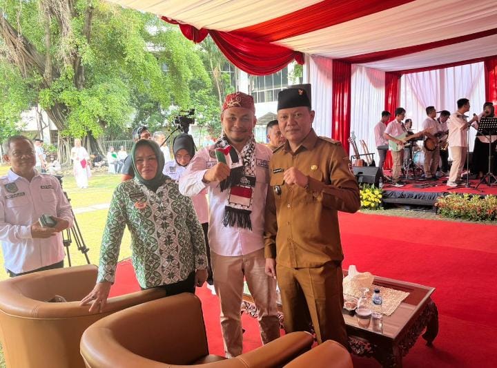 Ketua APDESI Sulawesi Tenggara, La Ode Alwi Haidatul (kiri). Foto: Ist
