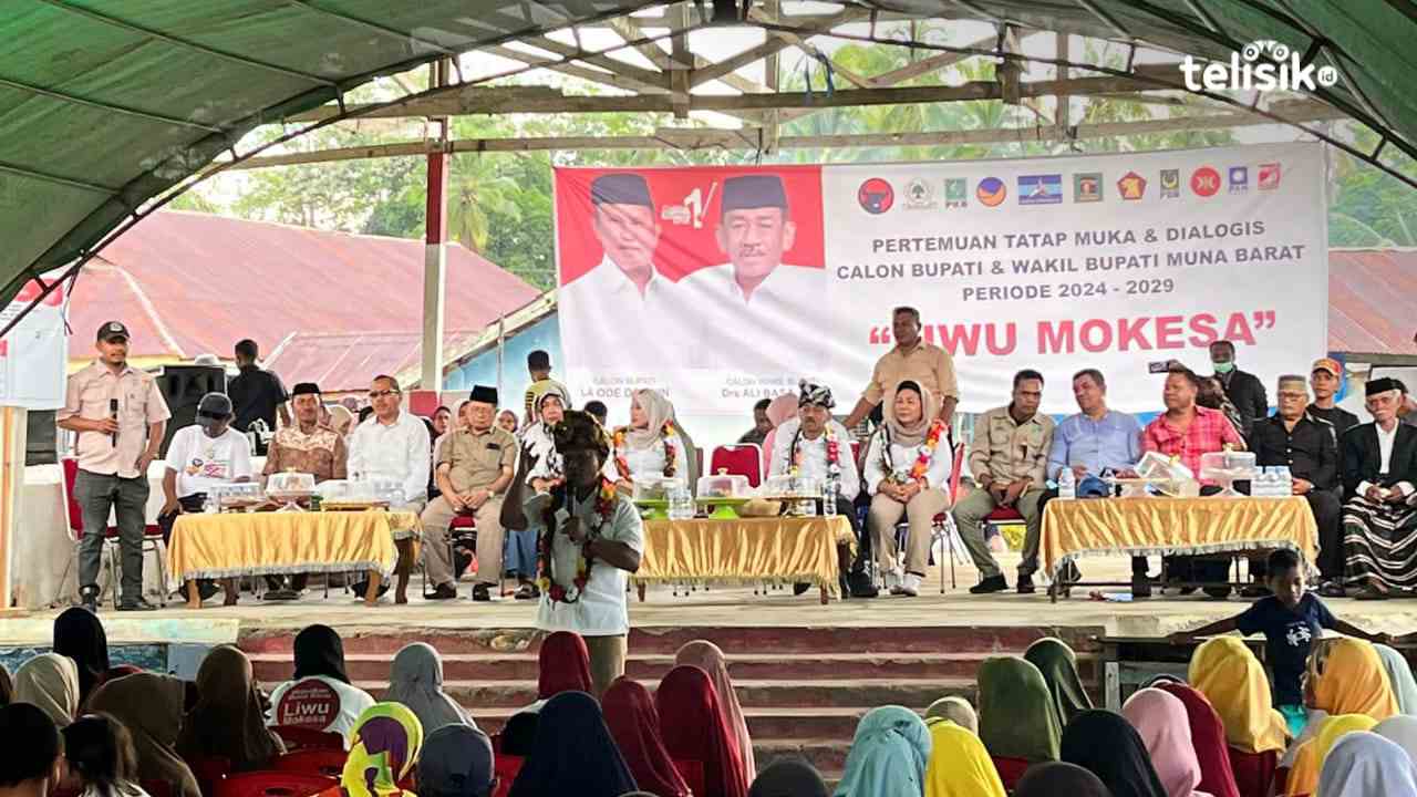 Paslon Darwin-Ali saat kampanye dialogis di Kecamatan Sawerigadi. Foto: Putri Wulandari/Telisik
