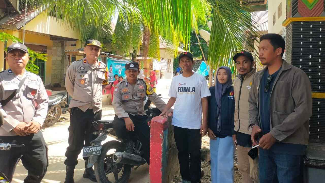 Polres Buton saat gelar patroli cooling system di area pemukiman warga. Foto: Ist