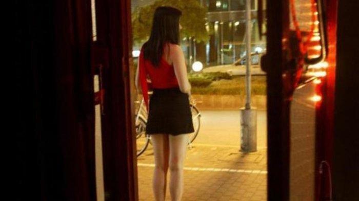 Risa (nama samaran) memiliki kedekatan emosional dengan beberapa PSK yang ia antar. Foto: Repro tribunnews.com