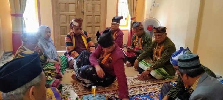 Prosesi pelantikan Alimani sebagai Parabela Ogena Buton, pada (30/10/2024). Foto: Ist.