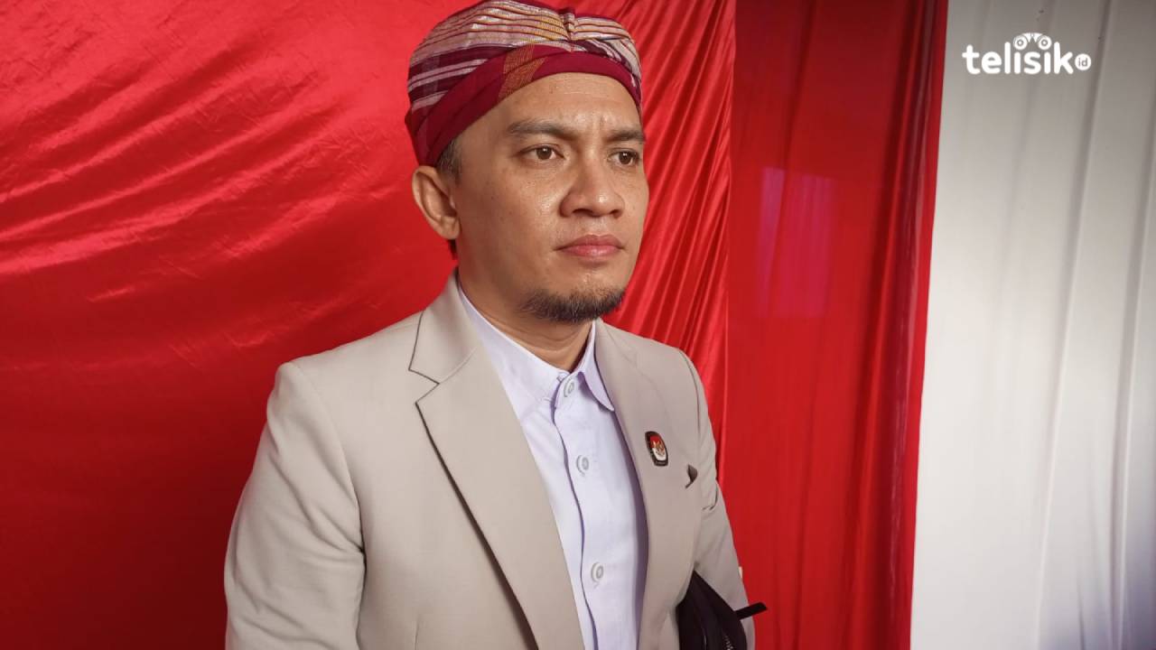 Ketua KPU Buton Selatan, Hastun saat ditemui awak media setelah acara Debat Publik selesai. Foto: Ali Iskandar Majid/telisik