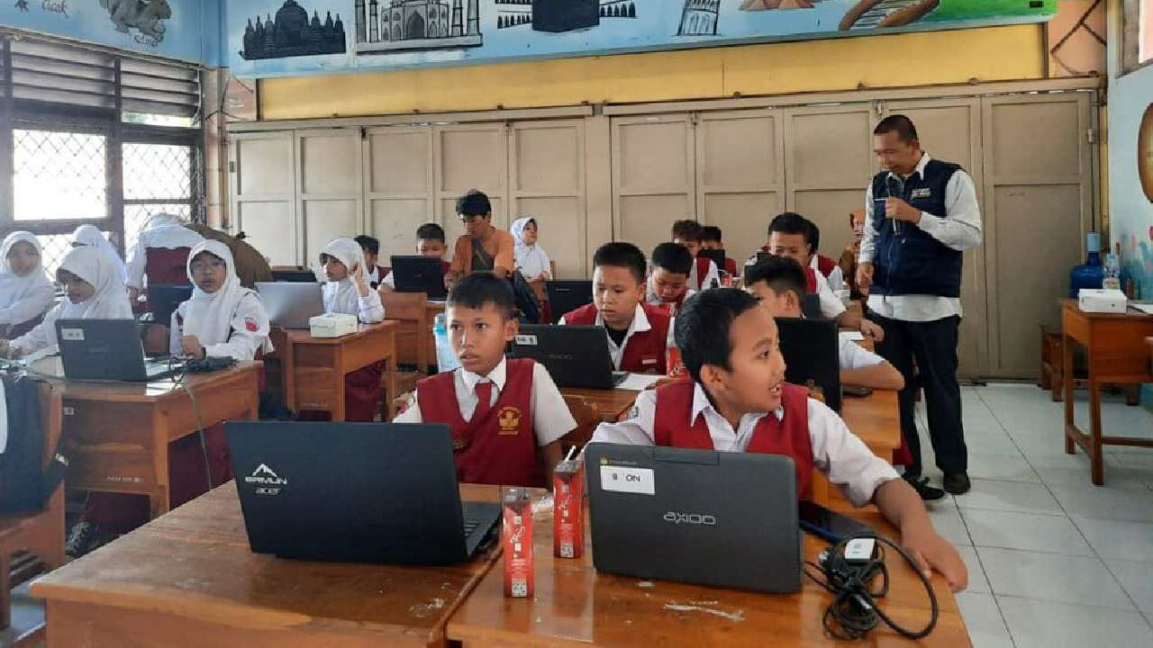 Mata pelajaran coding dan AI kini diajarkan mulai SD. Foto: Repro bpsdm.kominfo.go.id