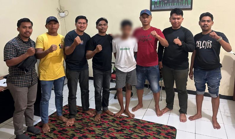 Terduga pelaku, DS (16) saat diamankan di Sat Reskrim Polres Baubau. Foto: Ist