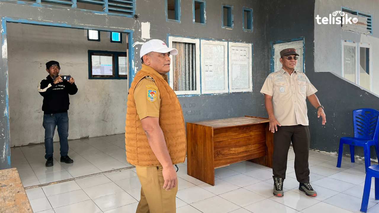 Pj Bupati Muna Barat, La Ode Butolo (kiri), bersama Forkopimda saat meninjau wilayah kepulauan menghadapi Pilkada 2024, Selasa (26/11/2024). Foto: Putri Wulandari/Telisik