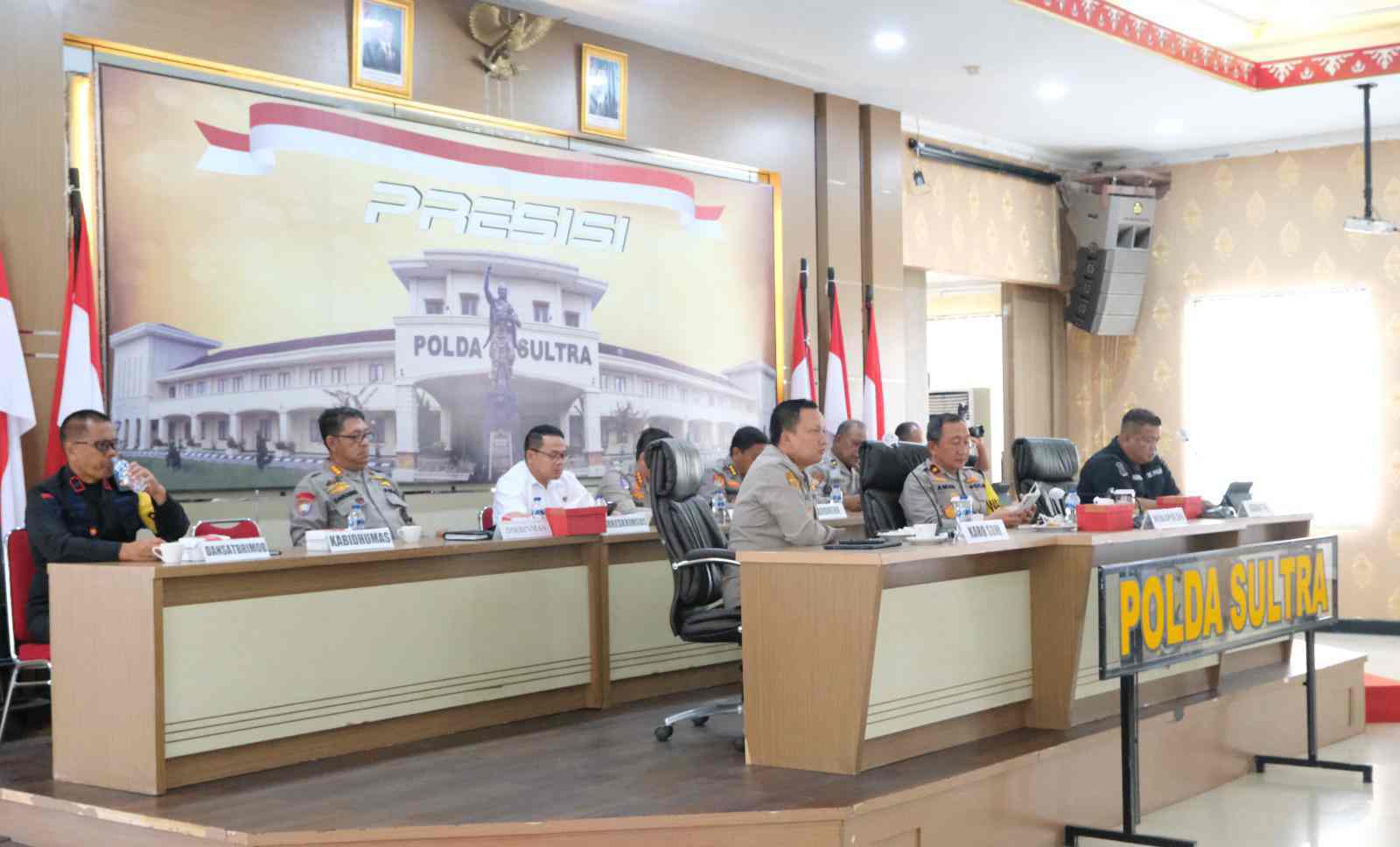 Jajaran pejabat utama Polda Sultra  saat mengikuti peluncuran 'Gerakan Nasional Pangan Merah Putih' secara virtual, Rabu (6/11/2024). Foto:  Ist