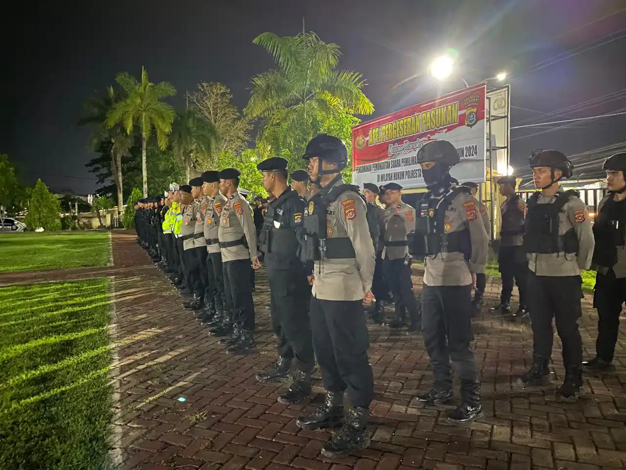 Pengamanan ketat dilakukan pasca pencoblosan Pilkada 2024 di Kendari. Foto: Ist