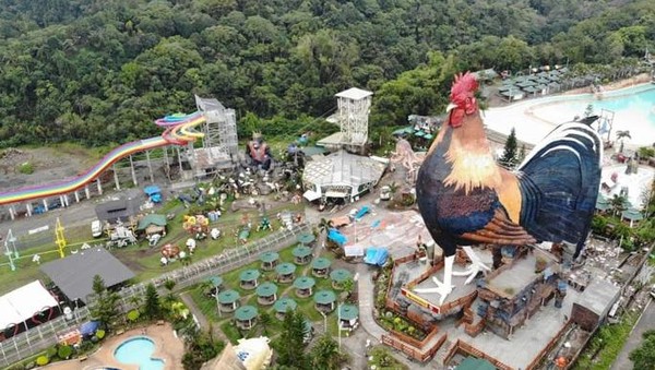 Hotel berbentuk Ayam raksasa di Filipina. Foto: Repro Guinness World Records