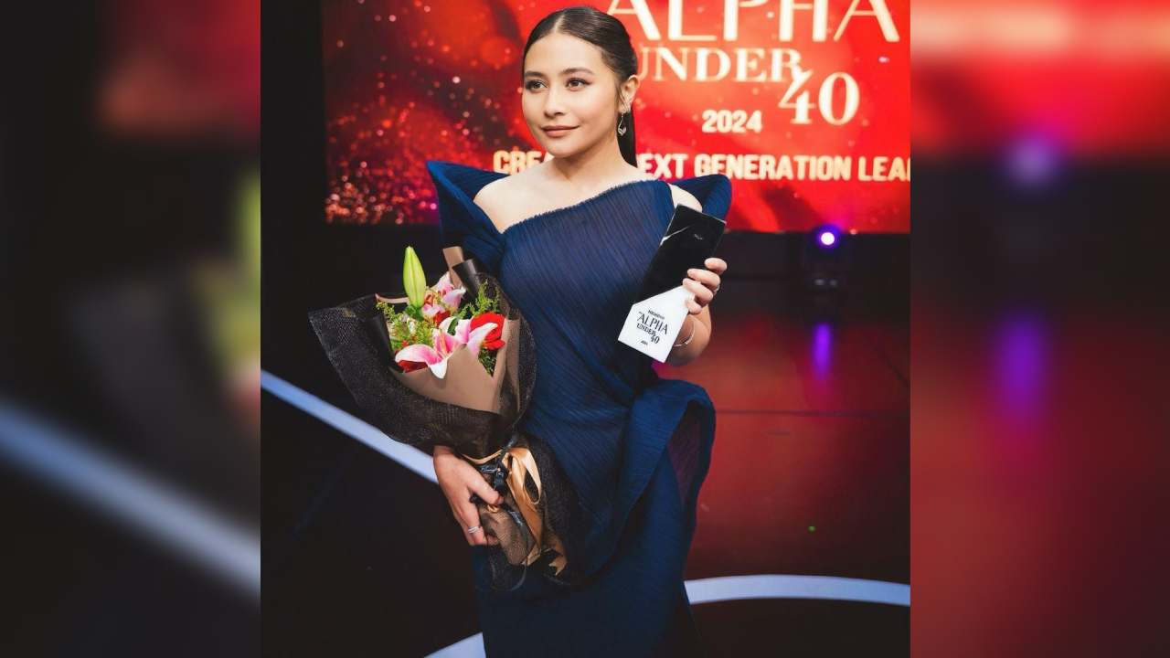 Selebriti Prilly Latuconsina viral usai komentari wanita independen modern. Foto: Instagram @prilylatuconsina96