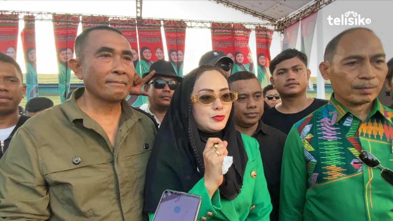 Pasangan calon independen Yulia Rahman-Muhamad Ridwan saat melakukan Kampanye akbar. Foto: Elfinasari/Telisik