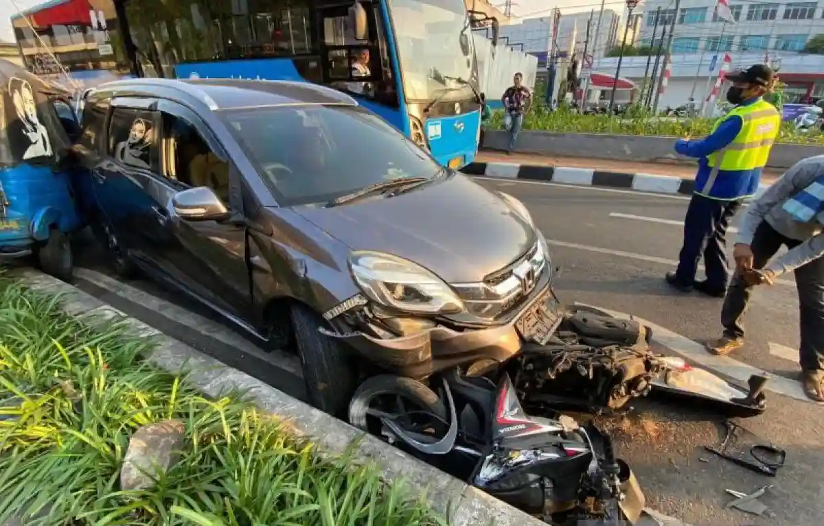 Asuransi kecelakaan wajib 2025 bantu lindungi korban dan ganti rugi. Foto: Repro Antara