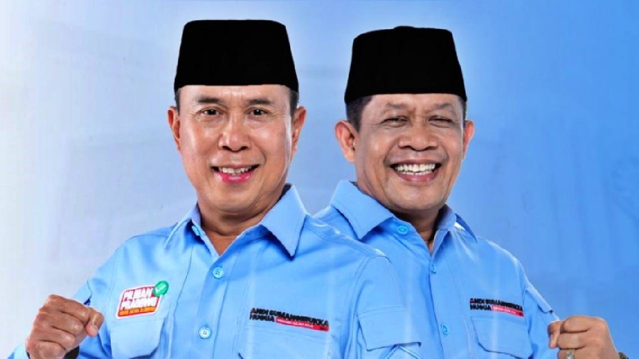 Ketua KPU Muna, LM Askar Adi Jaya saat menskorsing rapat pleno rekapitulasi hasil perhitungan suara. Foto : Ist.
