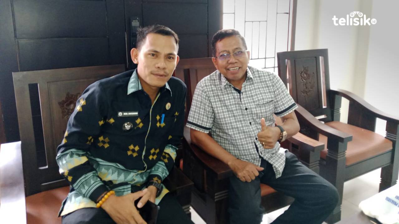 Ketua Bapemperda DPRD Muna, La Ode Dyrun dan Kades Laiba, Boisandri. Foto: Sunaryo/Telisik