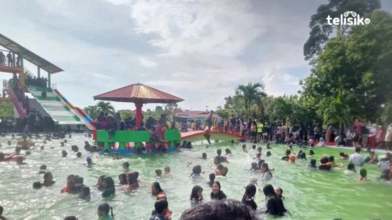 Ratusan pengunjung penuhi Water Park Wakatobi. Foto: Wa Ode Hesti/Telisik.