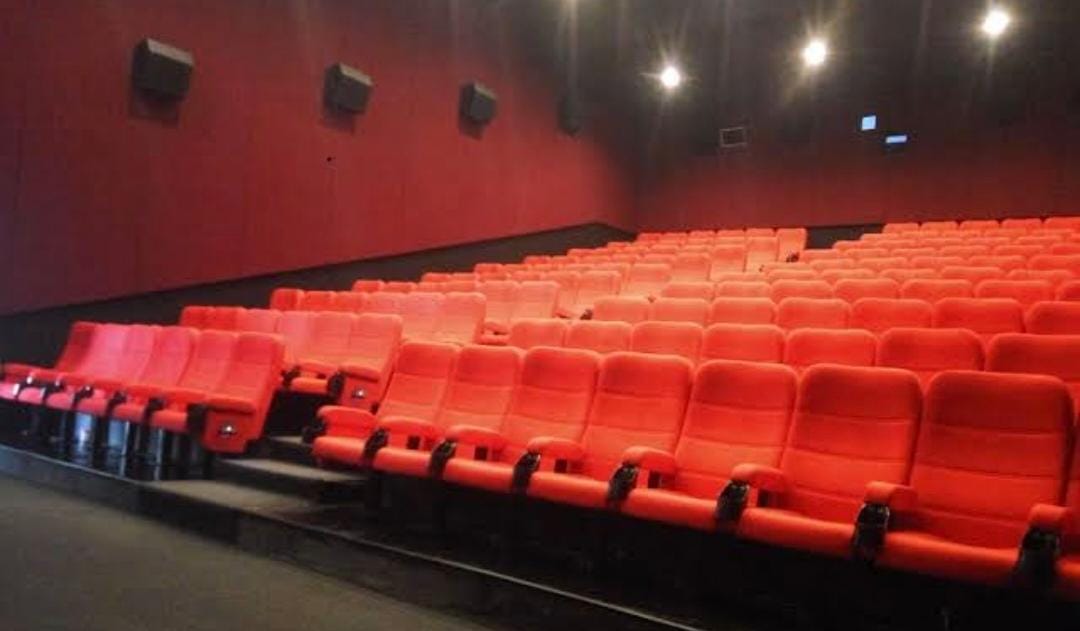 Bioskop Kendari menyediakan film yang siap menghibur penonton. Foto: Holywood Kendari.