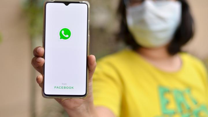 Sejumlah ponsel akan kehilangan akses WhatsApp mulai Januari 2025. Foto: Repro Shutershock