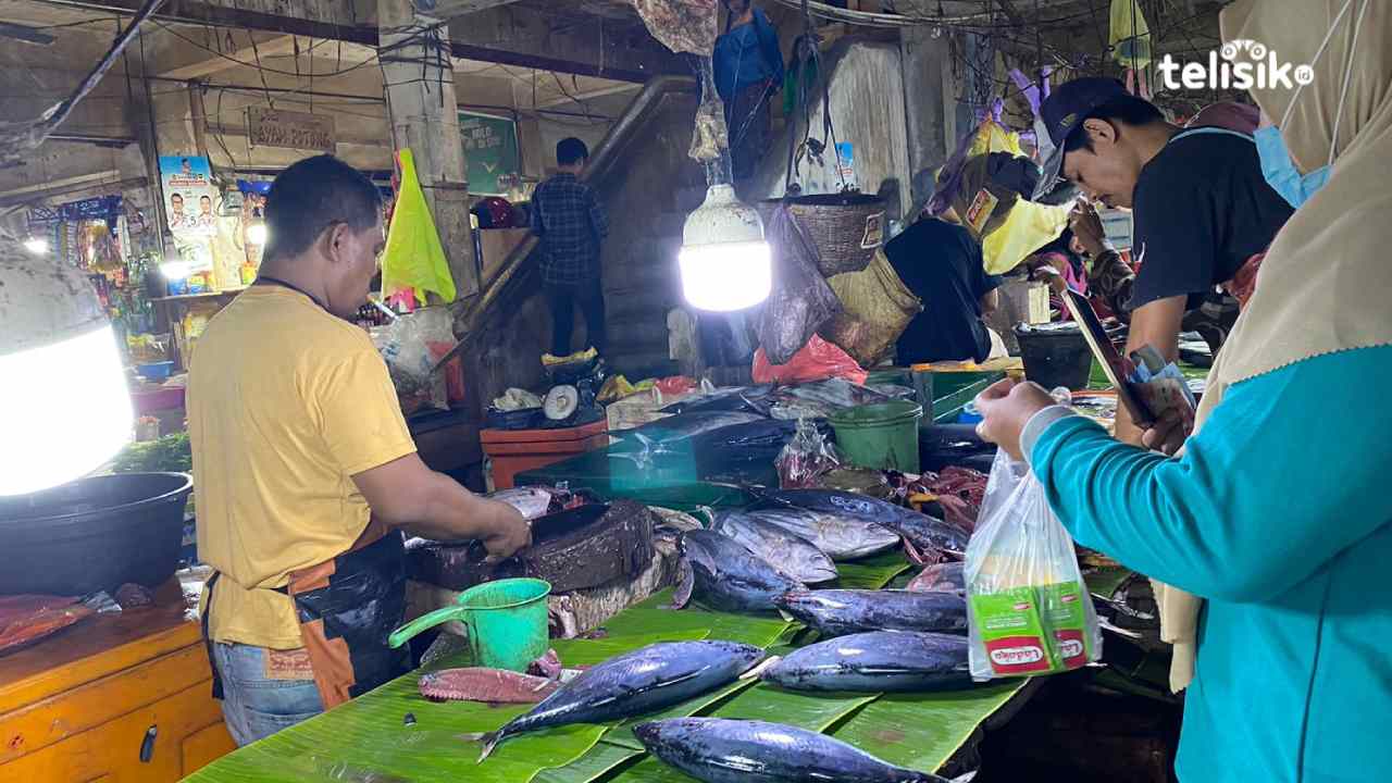  Penjualan ikan di Pasar Karya Nugraha Kota Baubau. Foto: Elfinasari/Telisik