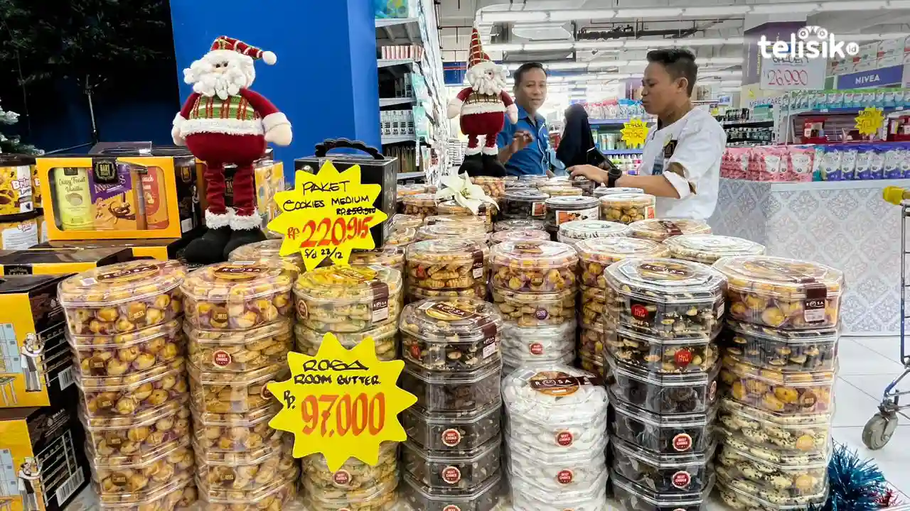 Inilah harga dan varian rasa kue kering untuk persiapan hari raya Natal. Foto: Nabila/Telisik