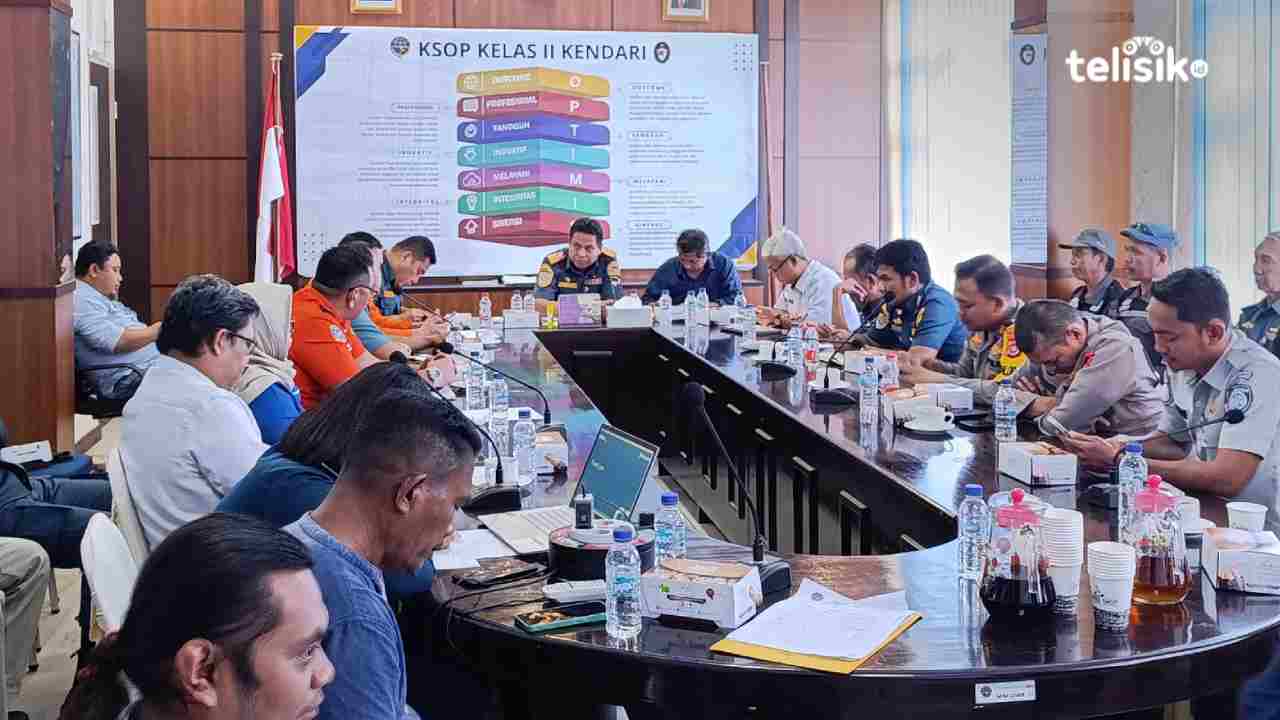 Rapat persiapan antisipasi lonjakan jumlah penumpang jelang Nataru di kantor KSOP II Kota Kendari, Kamis (12/12/2024). Foto: Nabila/Telisik
