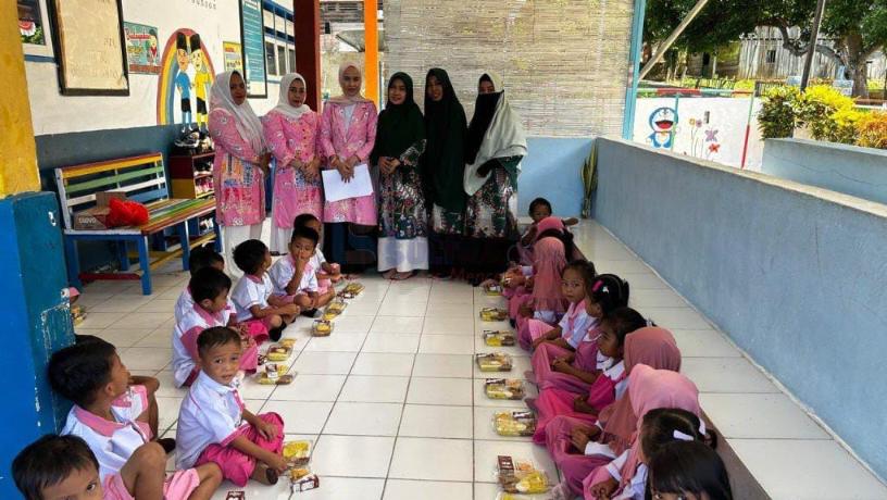 Pemda Bombana realisasikan Program makan siang gratis bergizi untuk anak-anak sekolah. Foto: Ist