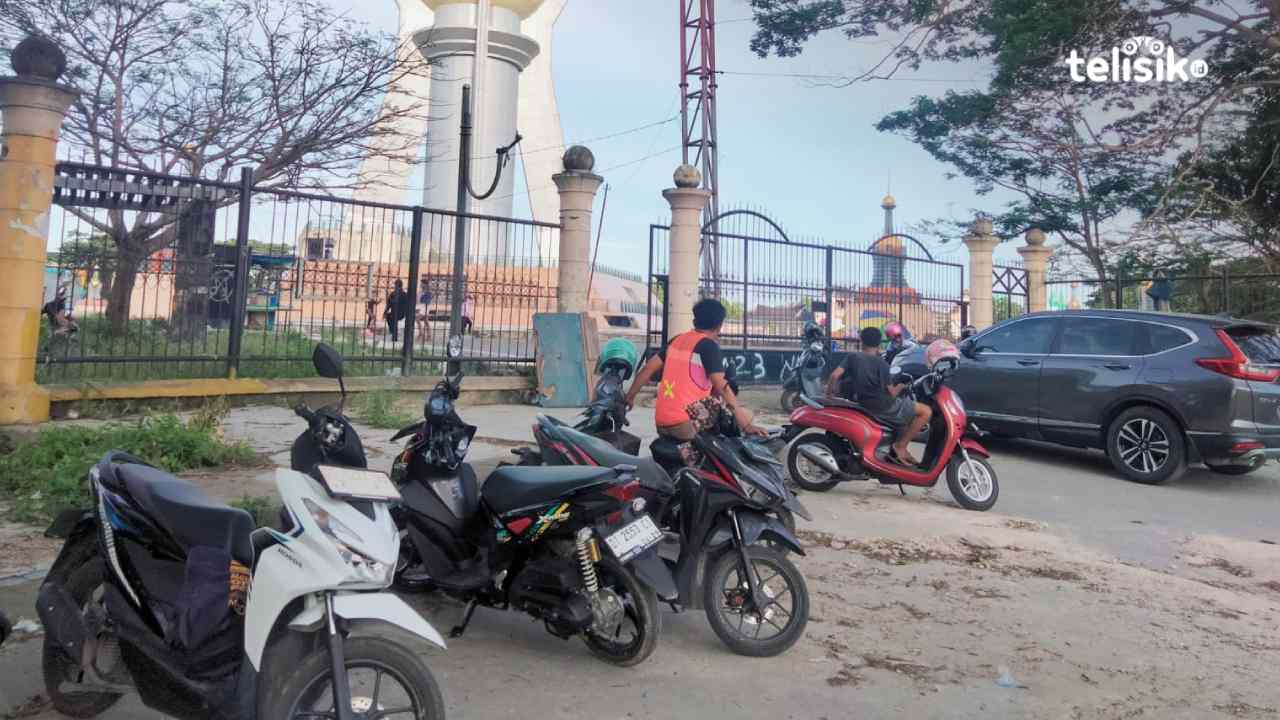 Area parkir di kawasan eks MTQ Kendari. Foto: Muh. Adi Alamsyah/Telisik