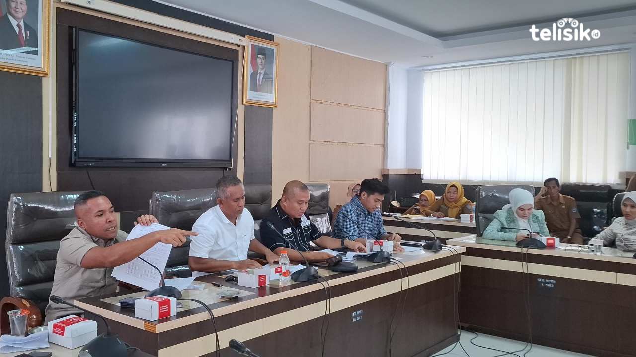 Rapat dengar pendapat (RDP) Komisi III DPRD Kota Kendari dengan pihak Toko Damai serta sejumlah karyawan toko yang terkena PHK, Senin (23/12/2024). Foto: Erni Yanti/Telisik