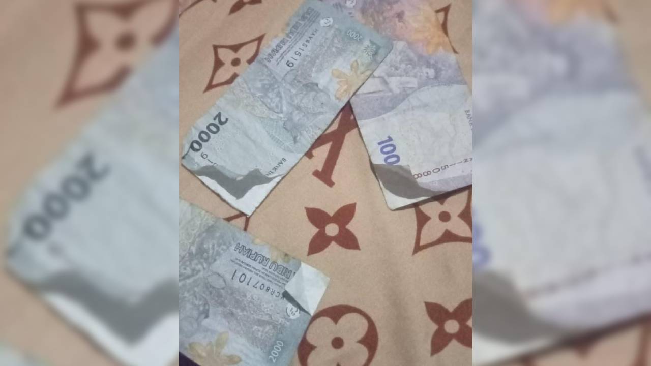 Uang yang diduga palsu ditemui oleh warga asal kabupaten Muna Barat. Foto: Ist