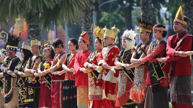 Suku-suku di Indonesia mencetak lulusan sarjana terbanyak, salah satunya suku Batak. Foto: Repro Antara