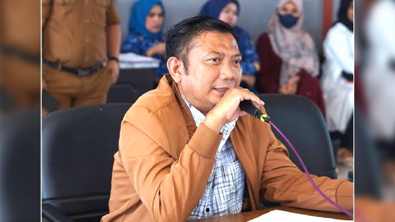 Ketua DPD Laskar Muda Hanura Sultra, Fajar Ishak DJ, merespon tuduhan pemalsuan tanda tangan rekomendasi ASR-Hugua pada pencalonan Gubernur dan Wakil Gubernur Sultra. Foto:Mirdad/telisik