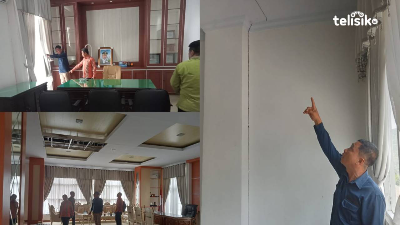 Diguncang gempa ratusan kali, Kantor Bupati Kolaka Timur alami keretakan dan plafon jatuh. Foto: Sigit Purnomo/Telisik