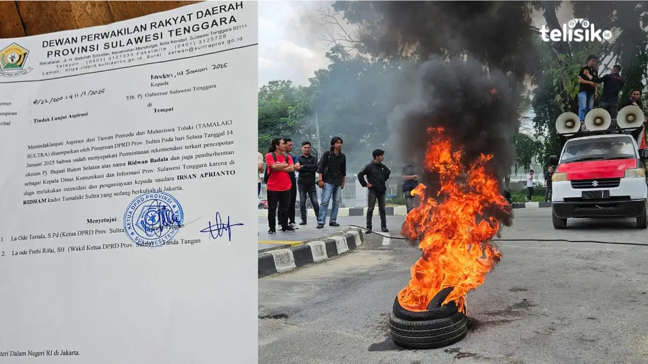 Masa Aksi saat menggeruduk kantor DPRD Sultra, tuntuk pencopotan Pj Bupati Busel dan Kadis Kominfo Sultra Ridwan Badallah. Foto: Sigit Purnomo/Telisik