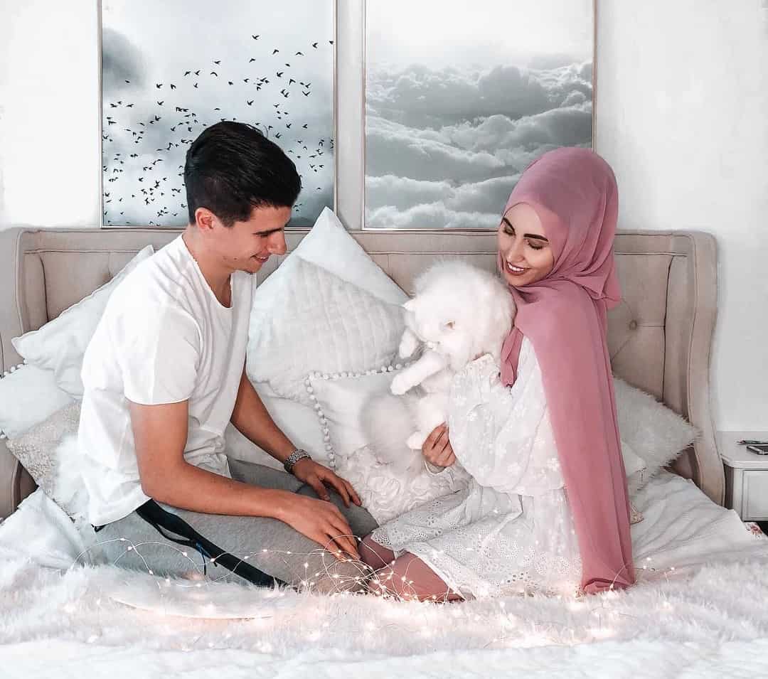 Hubungan intim dalam Islam memiliki anjuran dan adab yang jelas. Foto: Repro hijabfhasioninspiration.com