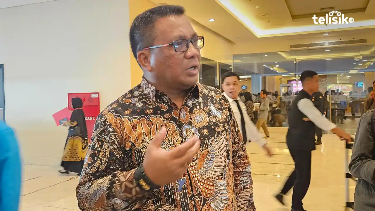 Ketua KPU Provinsi Sulawesi Tenggara, Asril beber pelantikan Kepala daerah terpilih di Pilkada 2024 masih mengacu pada Perpres Nomor 80 tahun 2024. Foto: Sigit Purnomo/Telisik