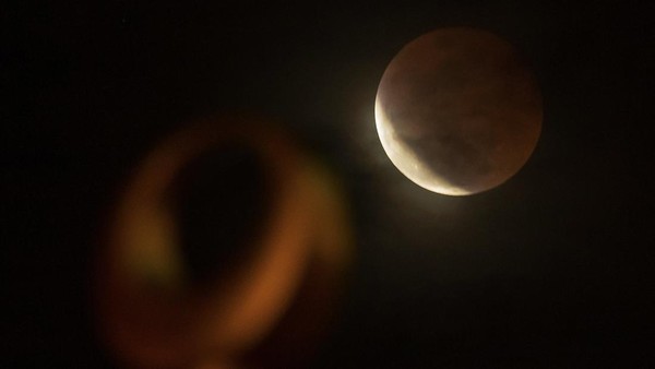Para ilmuwan berencana menciptakan gerhana bulan. Foto: Repro AFP