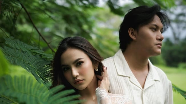 Rizky Febian dan Mahalini Raharja umumkan kehamilan. Foto: Repro Instagram @mahaliniraharja