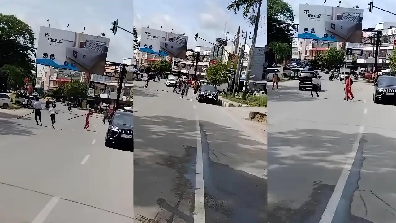 Viral tawuran antar pelajar di Kota Kendari terjadi ditengah jalan gunakan kayu. Foto: Ist