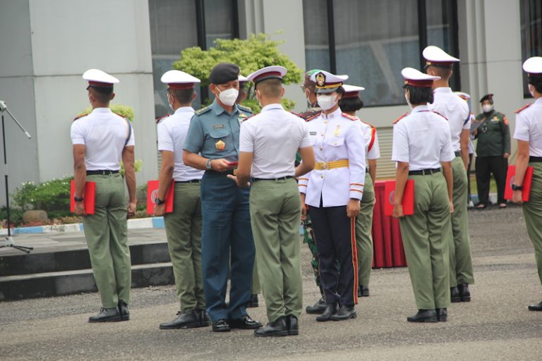 Pendaftaran Unhan 2025 dibuka Februari, calon mahasiswa diharuskan memenuhi syarat. Foto: Repro Unhan