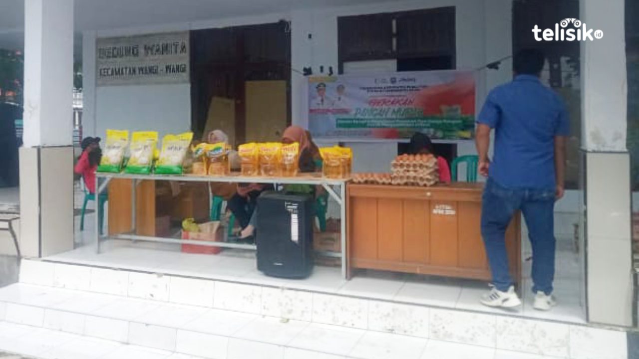 Gerakan pangan murah oleh Dinas Ketahanan Pangan Wakatobi, Selasa (21/1/2025). Foto: Wa Ode Hesti/Telisik