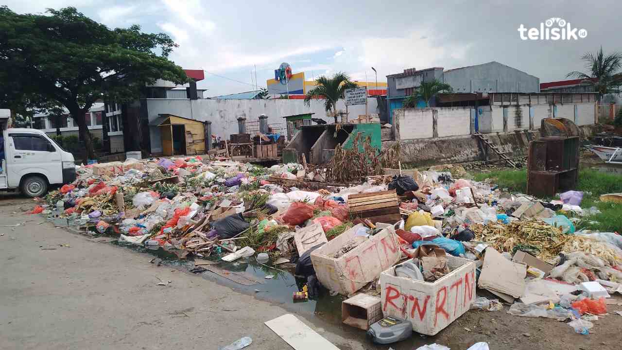 Tumpukan sampah di Tempat Pelelangan Ikan (TPI) Higienis Kendari. Foto:Mirdad/telisik