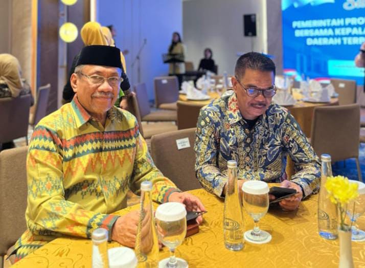 Bupati-Wabup Muna, Bachrun Labuta dan La Ode Asrafil Ndoasa. Foto : Ist.