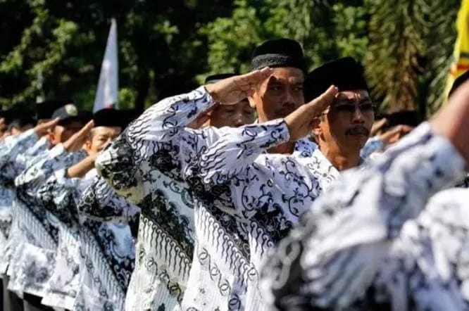 Pensiunan PNS menanti pencairan gaji Februari 2025 dengan nominal bervariasi. Foto: Repro Jawapos