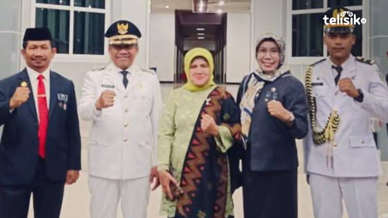 Kabag Tata Pemerintahan, Hasdawia bersama Bupati terpilih, Bachrun Labuta. Foto: Sunaryo/Telisik