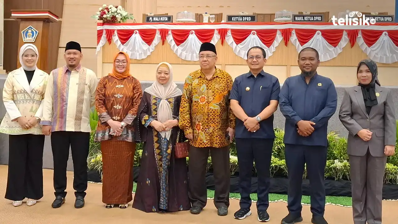 Walikota Kendari terpilih Siska Karina Imran (SKI) saat diwawancarai, bersama wakilnya Sudirman. Foto: Erni YantiTelisik