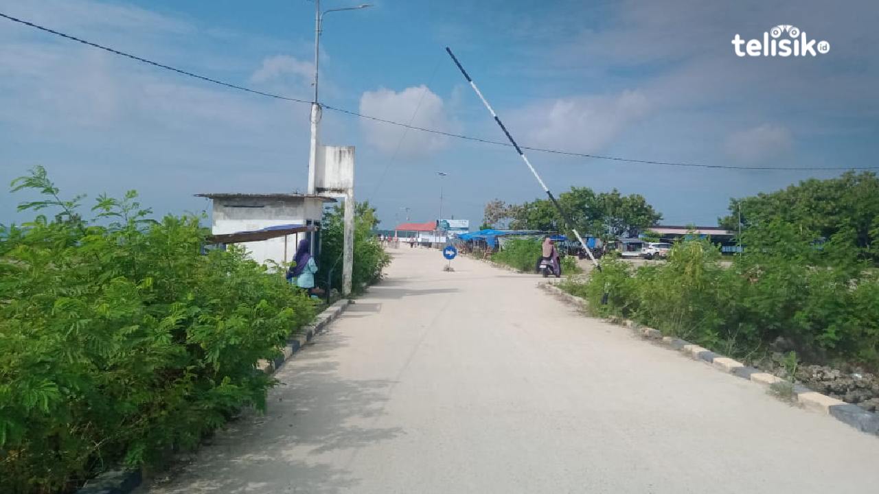 Pelabuhan Patinggu Wakatobu yang memasang pagar dua kali masuk. Foto: Wa Ode Hesti/Telisik