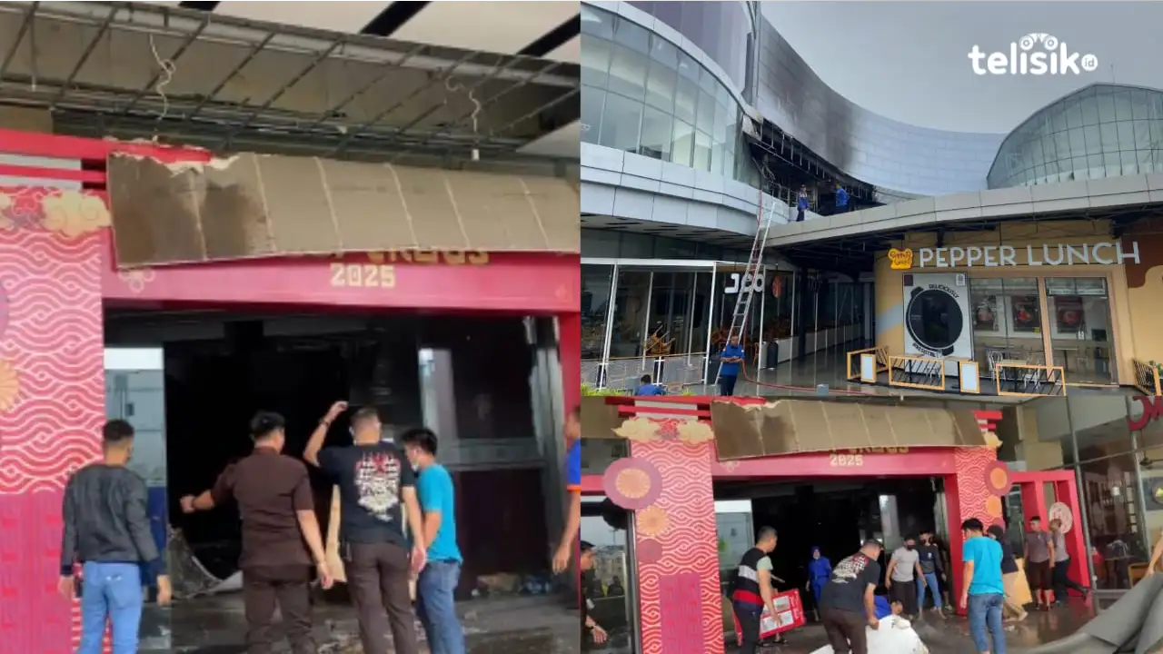 Kondisi terkini The Park Mall Kendari pasca kebakaran, kaca pecah dan plafon jatuh. Foto: Sigit Purnomo/Telisik